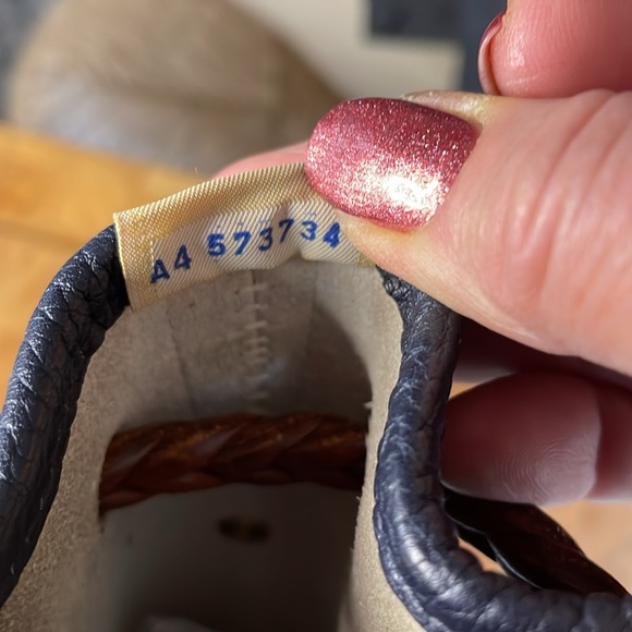 Dooney and Bourke Vintage Teton bag- Exquisite! Bone, Navy and Brown - Picture 10 of 17